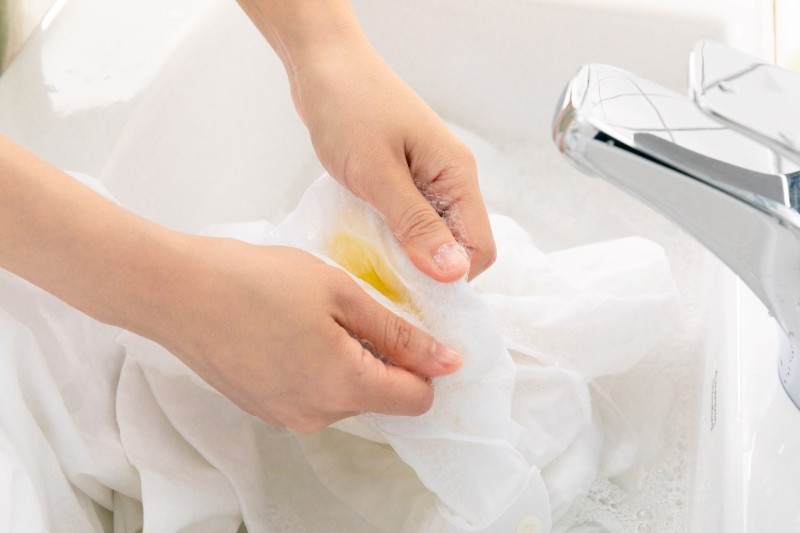 domowe sposoby na plamy na obrusie