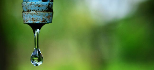 Obniż rachunki! 13 łatwych sposobów na oszczędzanie wody