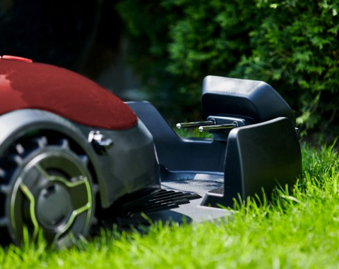 Robot koszący trawnik - zalety i wady