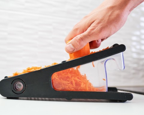 Jak naostrzyć tarkę kuchenną? Wypróbuj 2 domowe triki, oba działają niezawodnie