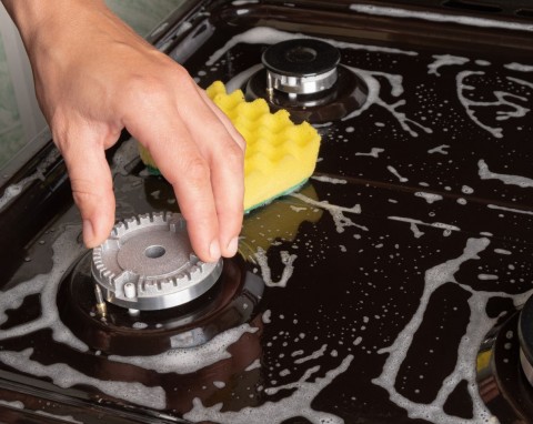 Przygotuj domowy płyn i wrzuć do niego palniki gazowe. Po 10 minutach będą jak nowe