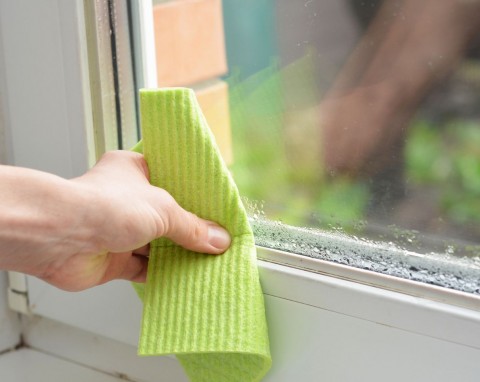 Mam doskonały patent na żółte ramy okienne. Odzyskują dawną biel w kilka minut