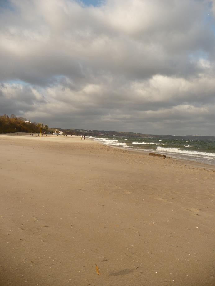 Pozostałe, Kolejne złote bombki i ........sztormowo nad morzem............. - ...........i ciemne chmury............