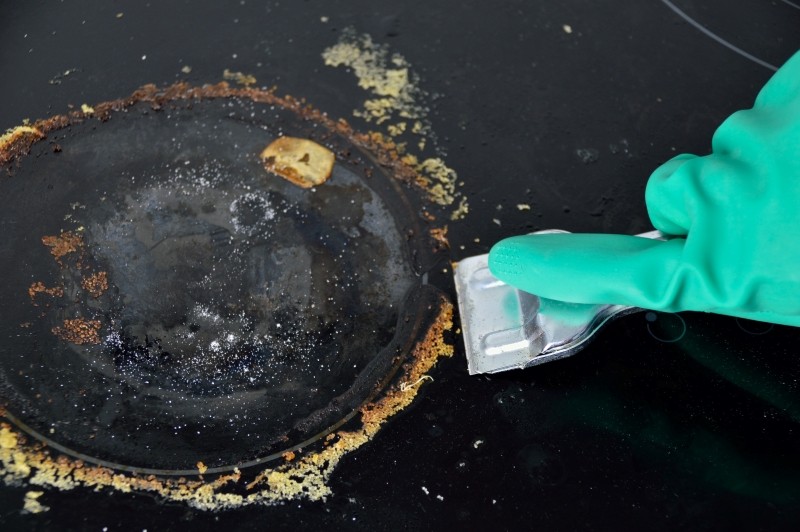 jak czyścić płytę indukcyjną