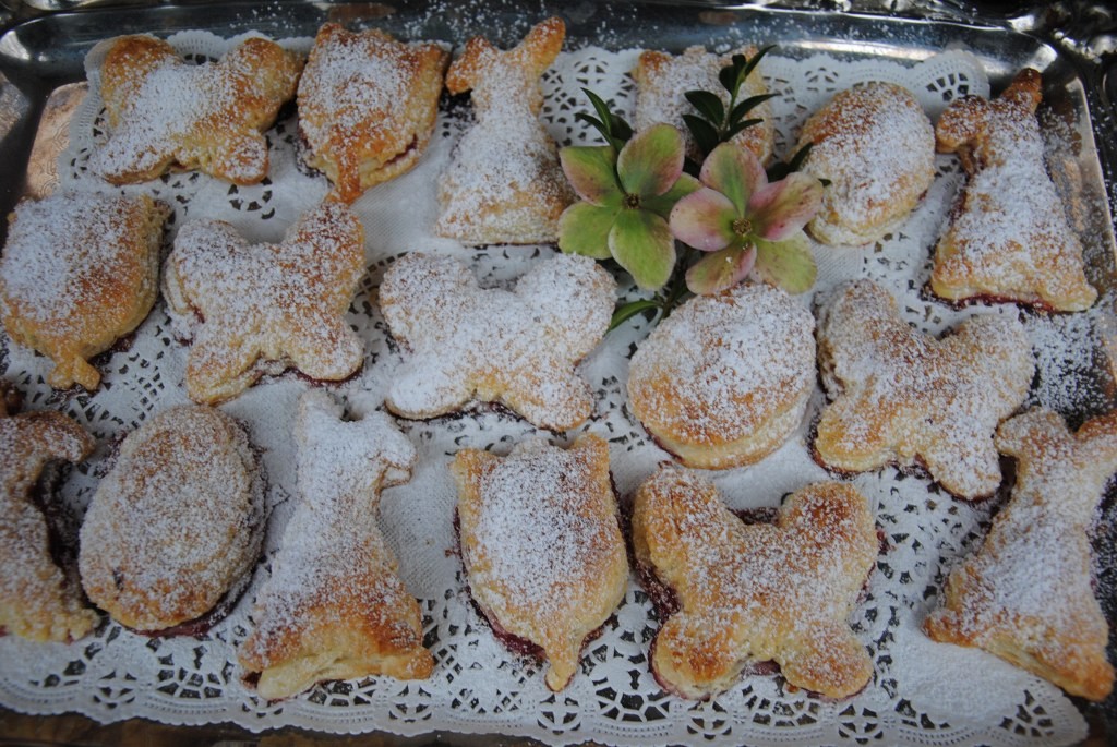 Jadalnia, Wokół świątecznego stołu :) - Na początku po ciasteczku :) ...francuskie z wiśniami ...leciutkie ,więc bez obaw ,że pójdzie w boczki :)