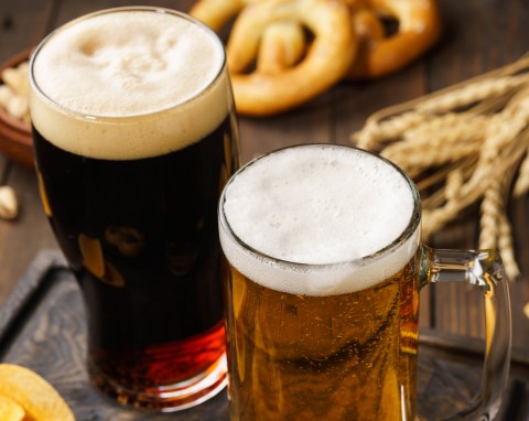 Domowe sposoby na wykorzystanie piwa. Używaj go do podlewania kwiatów