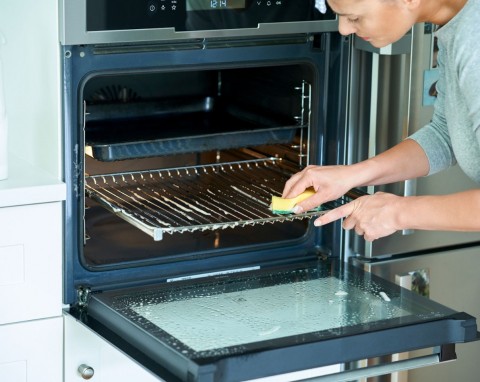 Przypalenia w piekarniku i tłuste szyby czyszczę na błysk tylko w ten sposób. Nawet kratka lśni jak nowa