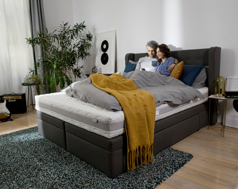 Idealna sypialnia dla pary. Jak zadbać o komfort snu w duecie?