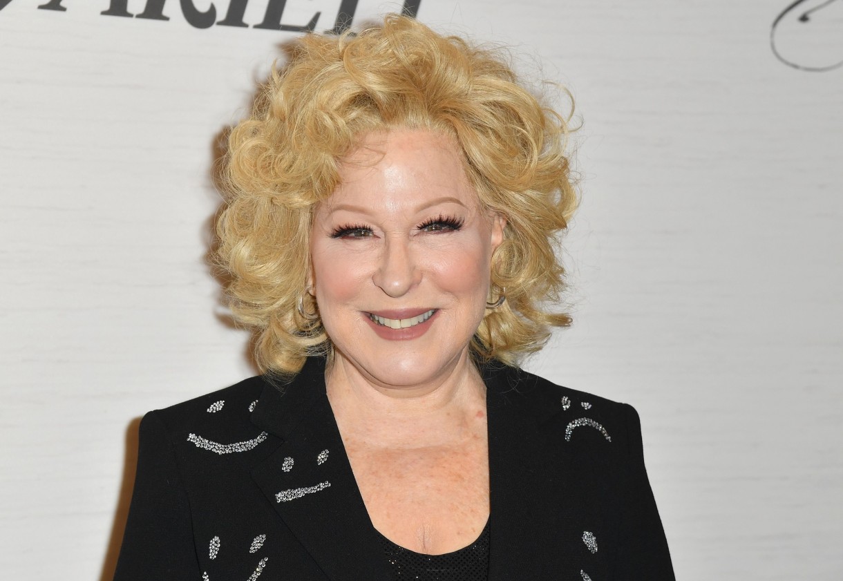 Domy sław, Bette Midler sprzedaje apartament na Piątej Alei - Bette Midler – amerykańska piosenkarka, autorka tekstów, aktorka, komiczka, producentka filmowa, scenarzystka i kompozytorka.

Fot. ANGELA WEISS/AFP/East News