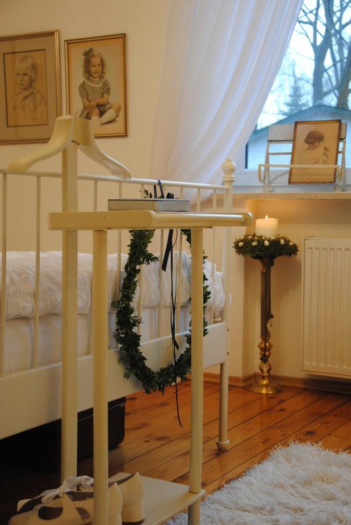 Sypialnia, W świątecznym nastroju :) - Sypialnia też gotowa na Święta :) a dziś ,w taka pogodę to chyba bardzo miłe miejsce na wygrzanie się ;)