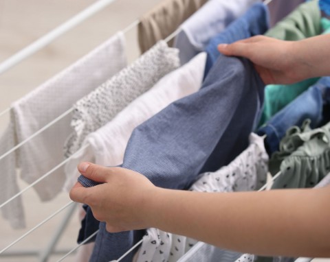 Japońska metoda na suszenie prania. Zimą szybciej schną, a w domu nie gromadzi się wilgoć