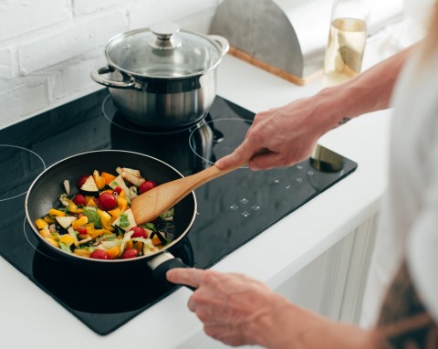 Szkło, elektronika, zasilanie. Jak krok po kroku zweryfikować używaną płytę indukcyjną przed zakupem?