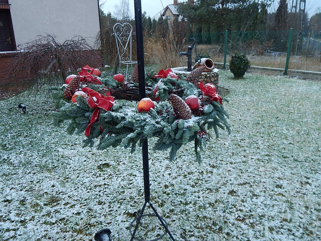 Jadalnia, W GRUDNIOWEJ SCENERII...