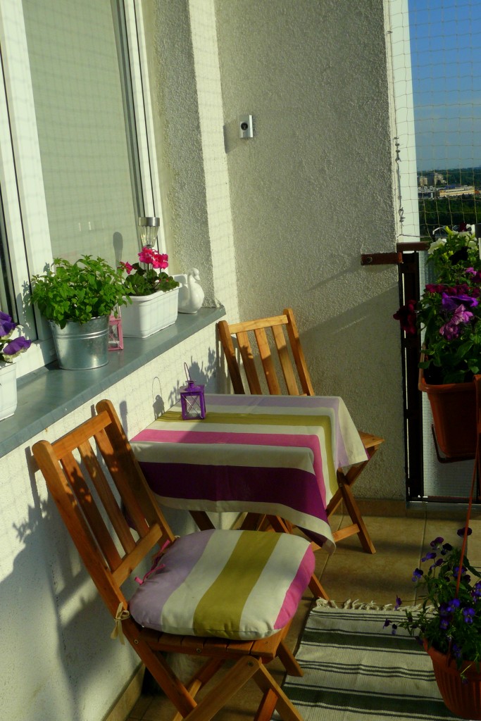 Pozostałe, Majowe cztery kąty, balkon i kot piąty ;) - w tym roku na moim balkonie również gości fiolet