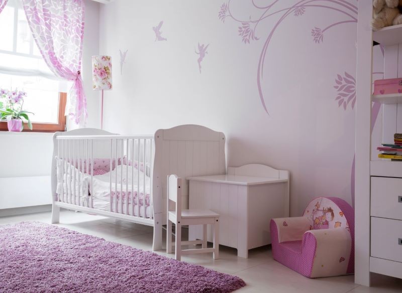 Do użycia białych mebli drewnianych warto użyć delikatnych detergentów.