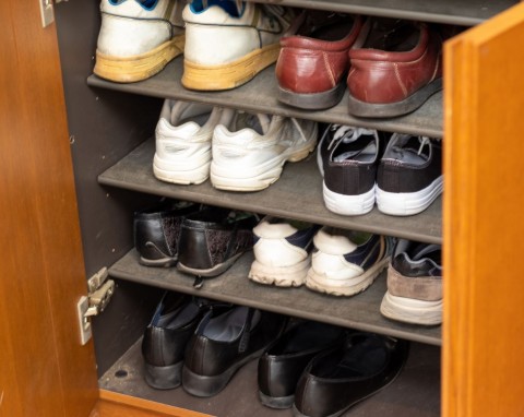 Gdzie wyrzucać stare buty. Nie każdy wie, co z nimi zrobić