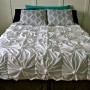 Pozostałe, narzuty w stylu antropologie i inne tutoriale - znana nam już na deccori narzuta i inny tutorial źródło http://www.simplysadiejane.com/2011/03/anthropologie-inspired-knotted-bedding.html